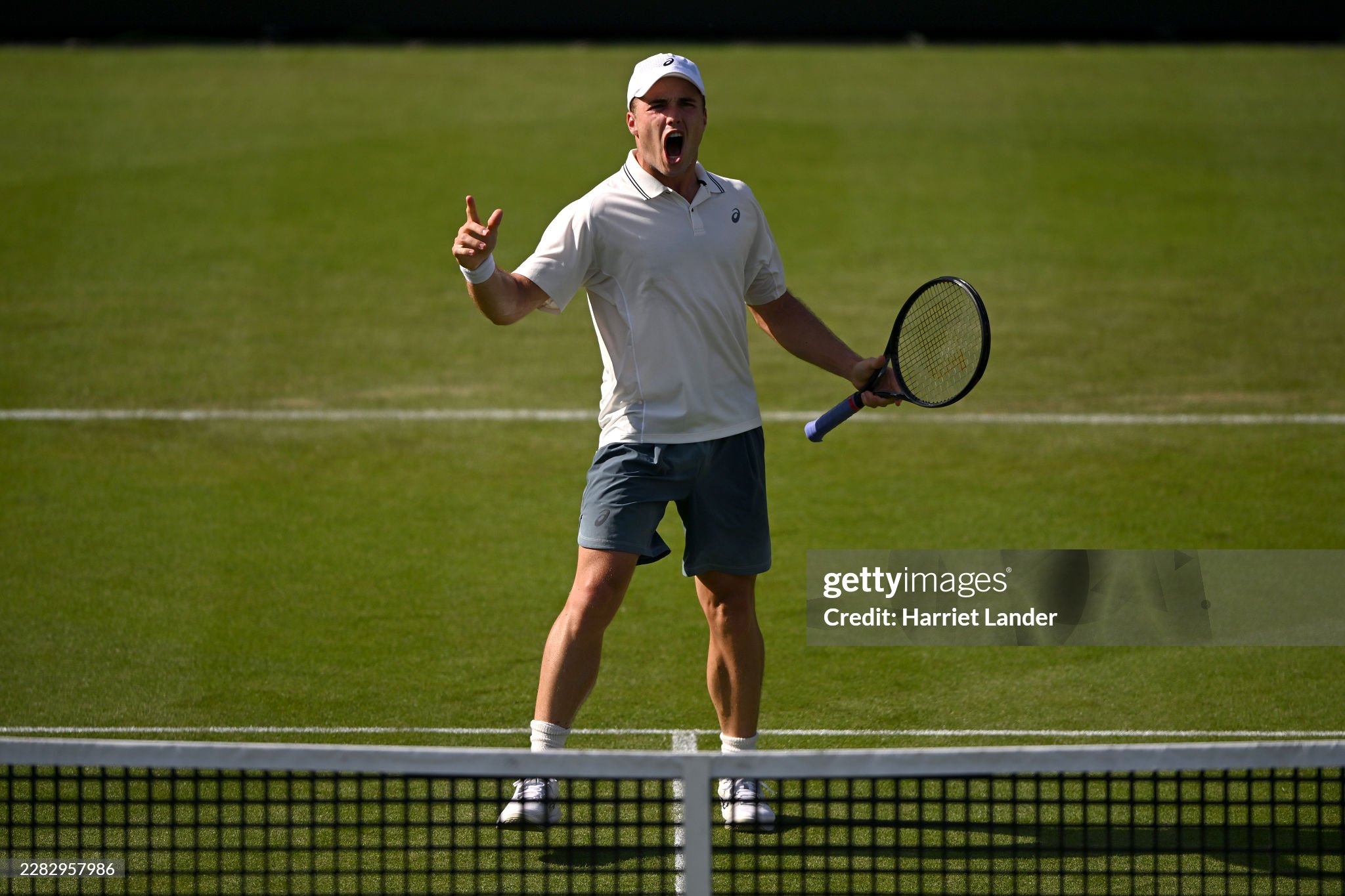 Eastbourne 2026: Fery earns hard-fought win, Hussey claims second tour level victory